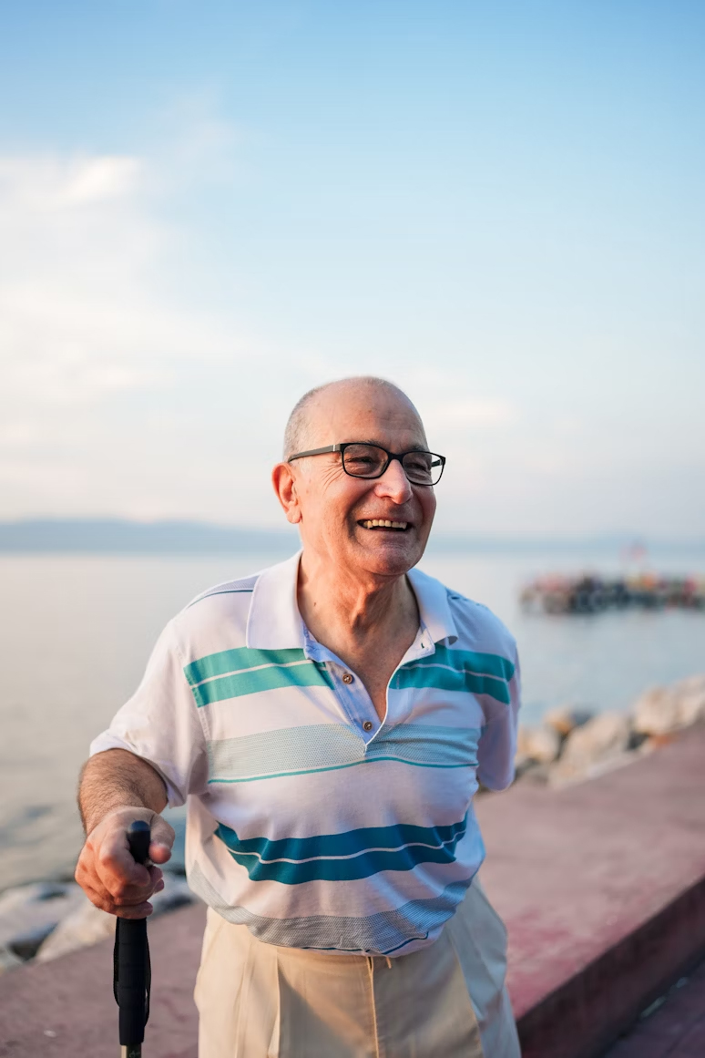 Senior souriant